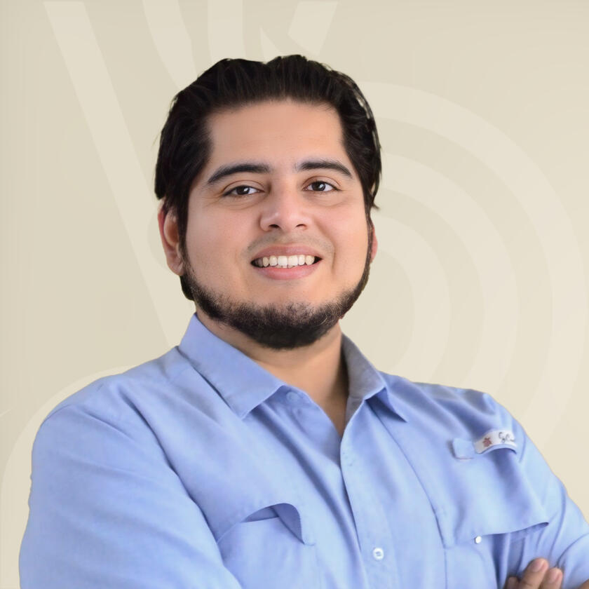Dr. Adrián Esparza Quiñones